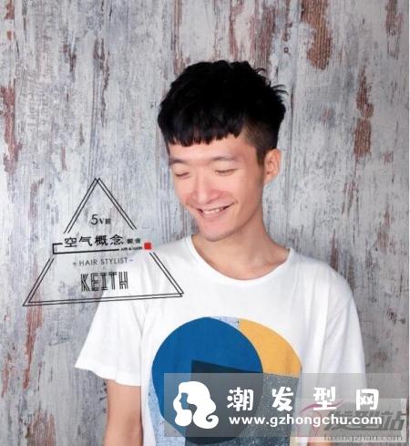 男生短发怎么剪好看 两边铲纹理剪裁set一下就帅气出门