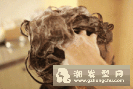 早上起来头发乱怎么办 做好这些乱翘扁塌从此消失