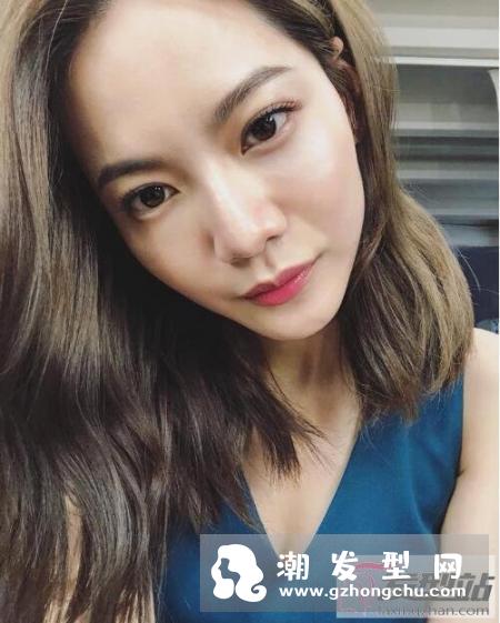 为什么刚洗完头发就出油发臭 这样洗真的变得比较不出油！