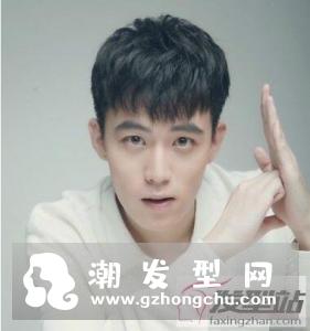 男生发际线高适合什么发型 洋气减龄短发赋予高颜值