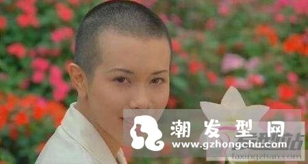 少年的你周冬雨寸头 五官精致才扛得起寸头
