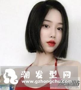 越来越多的女生剪去心爱的长发,换上了清爽干练的短发