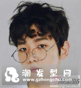 男学生比较适合风格简约又帅气的发型