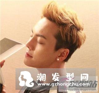 男生发型超短发铲两边 层次感修剪变帅气潮男