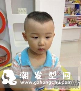 桃心发型,顾名思义就是将头发修剪成桃心形状