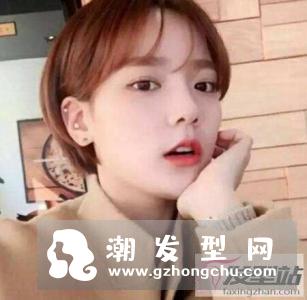 齐耳短发,顾名思义就是发根修剪到耳朵处的短发发型