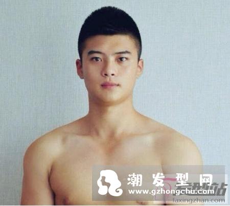李敏镐寸头照片曝光 再次证明寸头是检验颜值的最高标准！