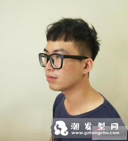 男生短发怎么剪好看 两边铲纹理剪裁set一下就帅气出门