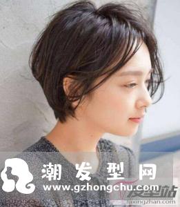 齐耳短发,顾名思义就是发根修剪到耳朵处的短发发型