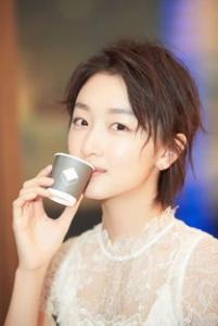 三七分空气感短发短发修剪出细碎的效果