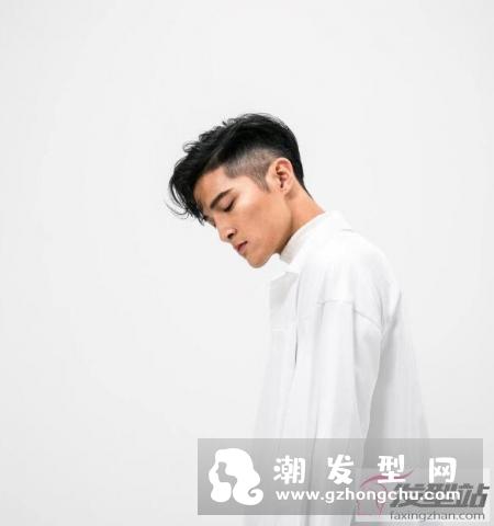 短发男士发型两边剃掉 率性风短发型男魅力挡不住