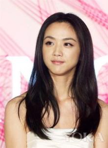 赵薇长直发发型图片 中餐厅里面好美