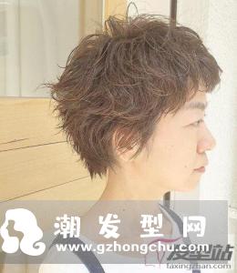 女生纹理烫短发造型 百搭修颜短发就要这么烫