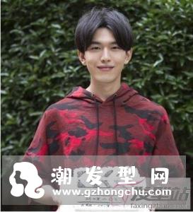 男生好看的中分短发 修颜瘦脸帅出新境界