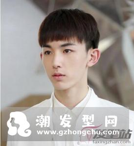 男生蘑菇头怎么留 呆萌减龄尽显青春魅力