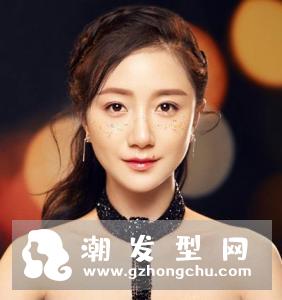 李倩中长发编发发型图片 女神也很可爱