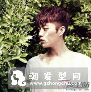 男士发型短发铲两边 让你帅气清爽一夏