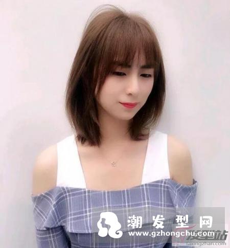 长发不想剪太短,以及短发留长到了尴尬期的女生,可以试试今天这几款发型