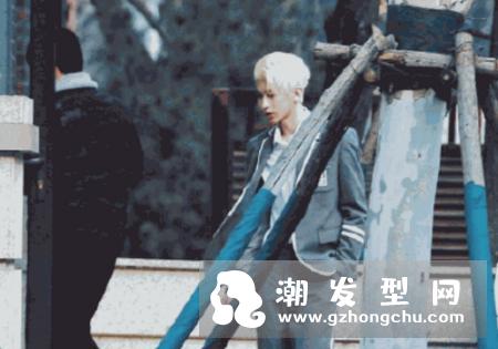 蔡徐坤新发型叫什么 头发是什么颜色