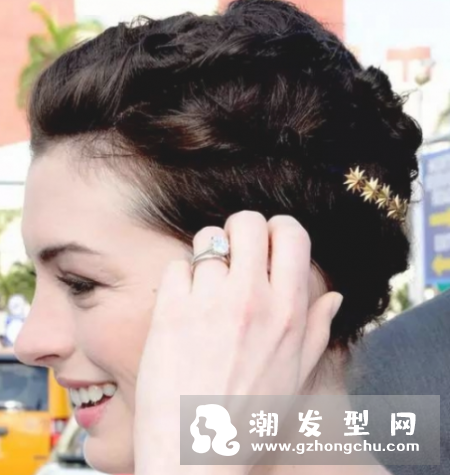夏天女生怎样扎头发凉快 头发油腻了怎么办