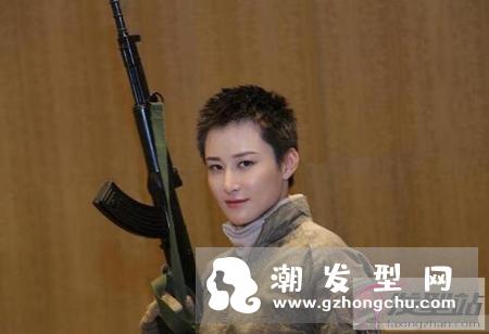少年的你周冬雨寸头 五官精致才扛得起寸头