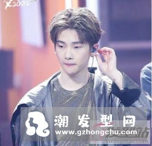 男生好看的中分短发 修颜瘦脸帅出新境界