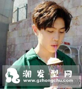 男生留什么发型好看 二八分短发修颜帅气