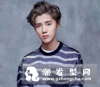 2019年必火的男士发型 两边剃短中间留长准没错