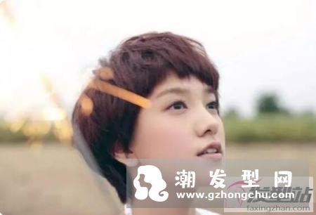 脸大的女生如何显小脸？短发＋刘海＝瘦脸武器！