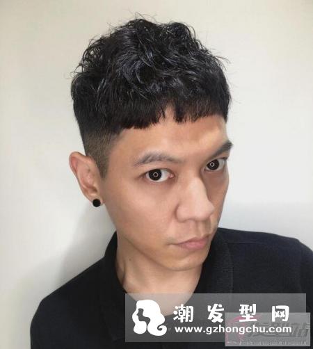 男生短发怎么剪好看 两边铲纹理剪裁set一下就帅气出门