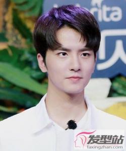 圆脸男生适合什么发型 阳光又帅气的圆脸男生发型
