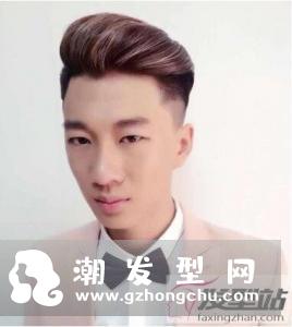 两边剃掉中间蓬松的发型 不仅帅气还好打理