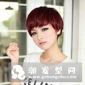 纹理烫是经典的烫发发型之一,头发的弯曲弧度介于直发与卷发之间