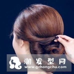 什么样的新娘卷发显年轻 斜刘海无刘海都这么美