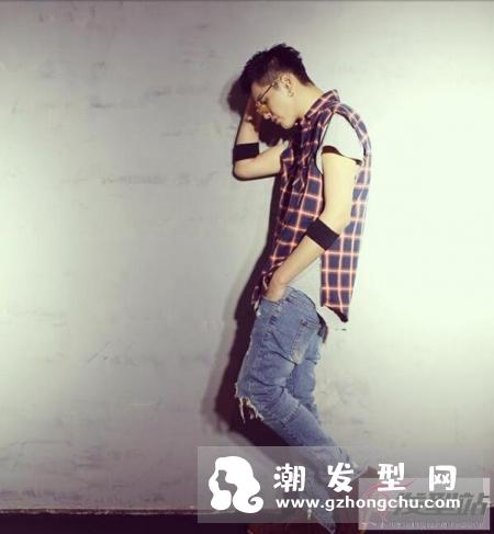 短发发型男阳光寸头 集潮流和清爽于一身非常阳刚