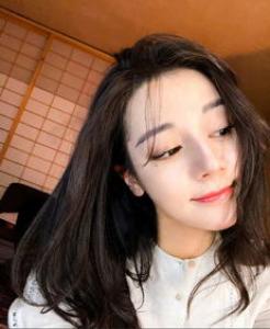 短发染什么颜色洋气 吸睛发色变时尚潮女
