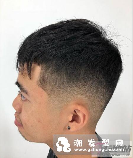 男生发型锅盖头铲两边 欧美Textured Crop发型超流行