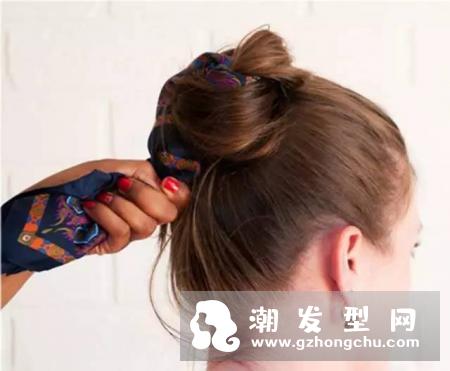 丝巾怎么绑头发-家居装修问答