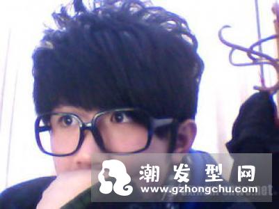 男生适合的短发发型 纹理烫短发酷炫帅气