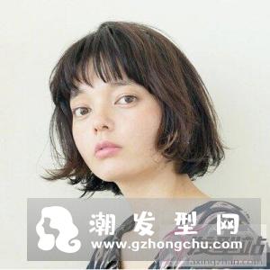 大饼脸最适合的9款短发 时尚减龄还你精致小脸