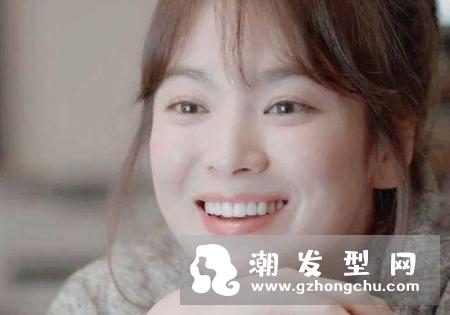 空气刘海怎么卷好看 和中分哪个好看