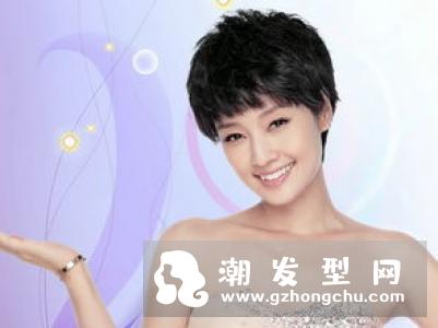 女生纹理烫短发造型 百搭修颜短发就要这么烫