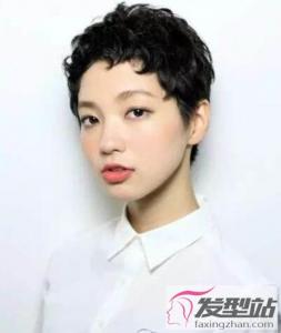 帅气中性风短发很适合年轻女生的一款短发