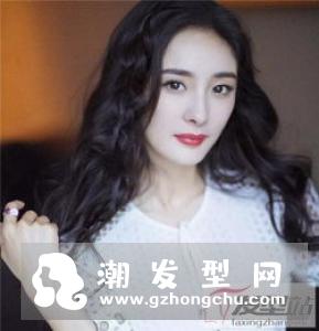 李倩中长发编发发型图片 女神也很可爱