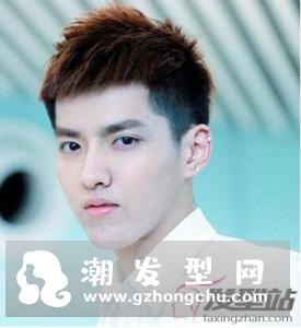 短发烫直后显得整齐利落很适合男生尝试