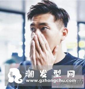 男生留什么发型好看 二八分短发修颜帅气