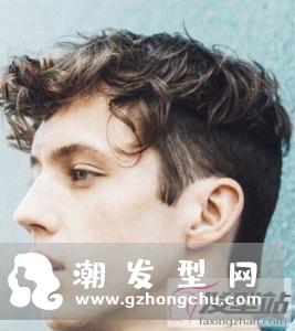 2019年必火的男士发型 两边剃短中间留长准没错