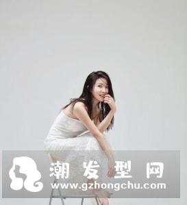 周奕彤湿发发型图片 二九偏怎么可以这么性感