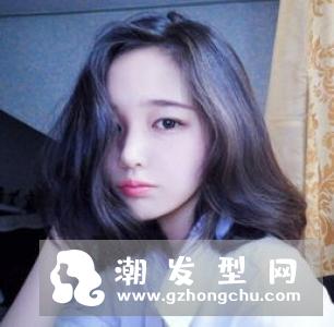 齐肩凌乱微烫发型图片 蓬松微卷的锁骨LOB超显女人味