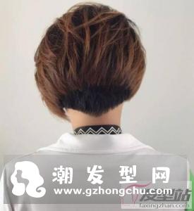 凌乱感搓边头短发女生的发质柔软顺滑